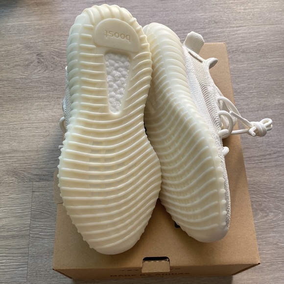 Yeezy Boost 350 V2 Sz 4.5 Beige - New with tags and in box! main image 5